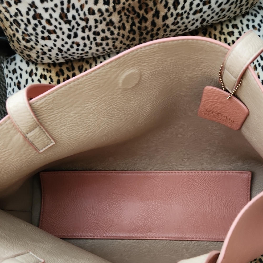 Peach Color Vegan Leather Tote Bag with Structured Design - Picture 3 of 6